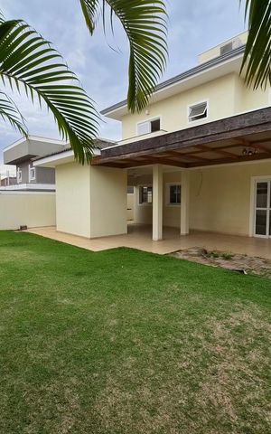 Casa de condomínio para alugar com 312m², 3 quartos e 4 vagas Casa de condomínio para alugar com 312m², 3 quartos e 4 vagasÁrea externa