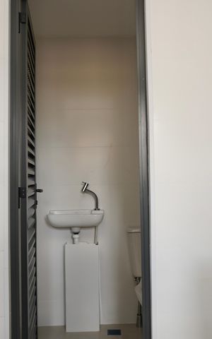 Apartamento à venda com 115m², 3 quartos e 2 vagas Apartamento à venda com 115m², 3 quartos e 2 vagasCozinha e Área de Serviço