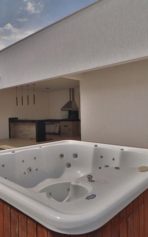 Casa para alugar com 360m², 3 quartos e 4 vagasOfurô - Hidro