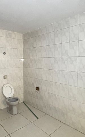 Casa para alugar com 80m², 2 quartos e 1 vaga Casa para alugar com 80m², 2 quartos e 1 vagaBanheiro