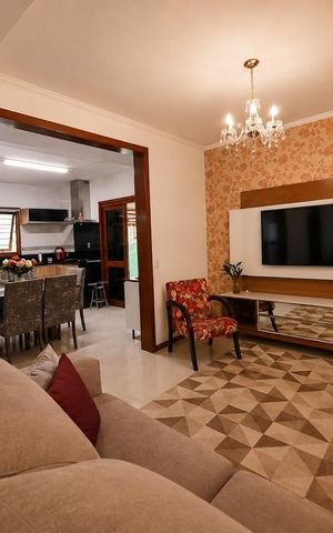 Casa para alugar com 242m², 4 quartos e 2 vagas Casa para alugar com 242m², 4 quartos e 2 vagasSala