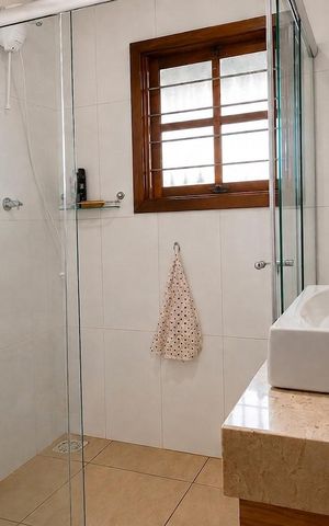 Casa para alugar com 242m², 4 quartos e 2 vagas Casa para alugar com 242m², 4 quartos e 2 vagasBanheiro 1