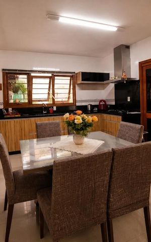 Casa para alugar com 242m², 4 quartos e 2 vagas Casa para alugar com 242m², 4 quartos e 2 vagasCozinha