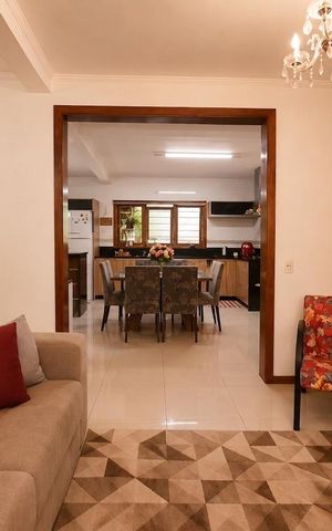 Casa para alugar com 242m², 4 quartos e 2 vagas Casa para alugar com 242m², 4 quartos e 2 vagasSala