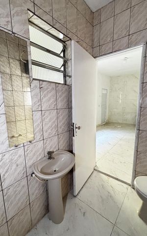 Casa para alugar com 40m², 2 quartos e sem vaga Casa para alugar com 40m², 2 quartos e sem vagaBanheiro