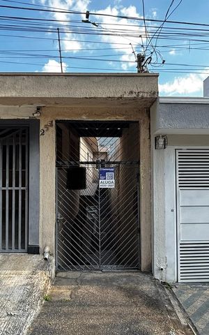 Casa para alugar com 40m², 2 quartos e sem vaga Casa para alugar com 40m², 2 quartos e sem vagaFachada