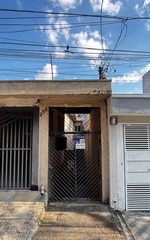 Casa para alugar com 40m², 2 quartos e sem vaga Casa para alugar com 40m², 2 quartos e sem vagaFachada