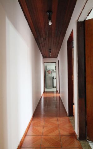 Casa à venda com 150m², 2 quartos e 2 vagasCorredor