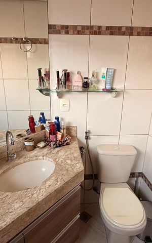 Apartamento à venda com 93m², 2 quartos e 2 vagasBanheiro da Suíte 1