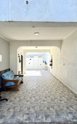 Casa à venda com 168m², 3 quartos e 5 vagas Casa à venda com 168m², 3 quartos e 5 vagasQuintal - Garagem