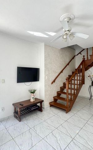Casa à venda com 168m², 3 quartos e 5 vagas Casa à venda com 168m², 3 quartos e 5 vagasSala