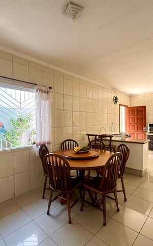 Casa à venda com 168m², 3 quartos e 5 vagas Casa à venda com 168m², 3 quartos e 5 vagasCozinha
