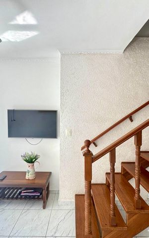 Casa à venda com 168m², 3 quartos e 5 vagas Casa à venda com 168m², 3 quartos e 5 vagasSala