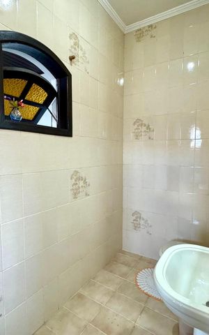 Casa à venda com 168m², 3 quartos e 5 vagas Casa à venda com 168m², 3 quartos e 5 vagasBanheiro 1