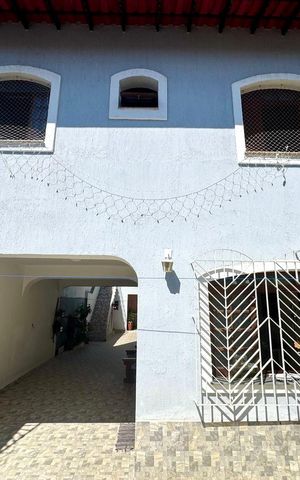 Casa à venda com 168m², 3 quartos e 5 vagas Casa à venda com 168m², 3 quartos e 5 vagasQuintal - Garagem