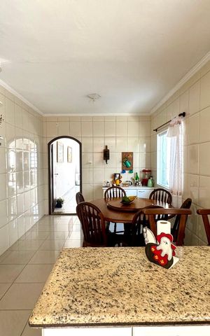 Casa à venda com 168m², 3 quartos e 5 vagas Casa à venda com 168m², 3 quartos e 5 vagasCozinha