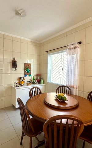 Casa à venda com 168m², 3 quartos e 5 vagas Casa à venda com 168m², 3 quartos e 5 vagasCozinha