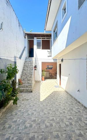 Casa à venda com 168m², 3 quartos e 5 vagas Casa à venda com 168m², 3 quartos e 5 vagasQuintal - Garagem