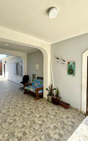 Casa à venda com 168m², 3 quartos e 5 vagas Casa à venda com 168m², 3 quartos e 5 vagasQuintal - Garagem