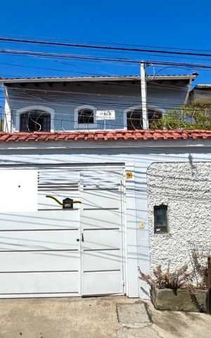 Casa à venda com 168m², 3 quartos e 5 vagas Casa à venda com 168m², 3 quartos e 5 vagasPlaca instalada na fachada do imóvel
