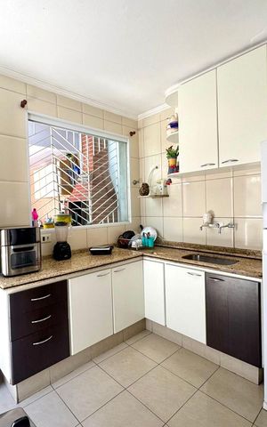 Casa à venda com 168m², 3 quartos e 5 vagas Casa à venda com 168m², 3 quartos e 5 vagasCozinha