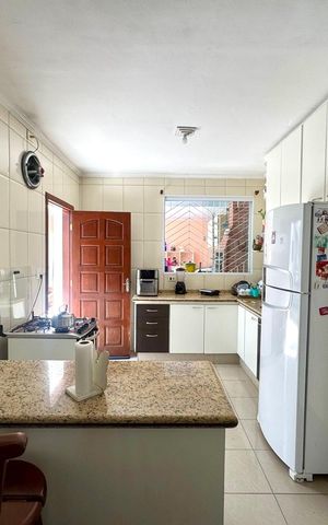 Casa à venda com 168m², 3 quartos e 5 vagas Casa à venda com 168m², 3 quartos e 5 vagasCozinha