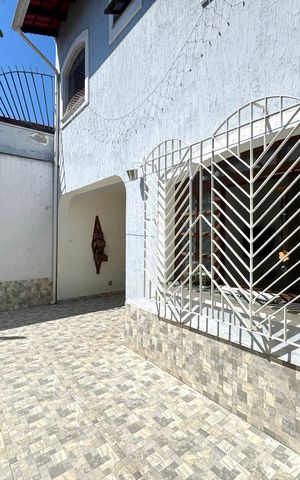 Casa à venda com 168m², 3 quartos e 5 vagas Casa à venda com 168m², 3 quartos e 5 vagasQuintal - Garagem