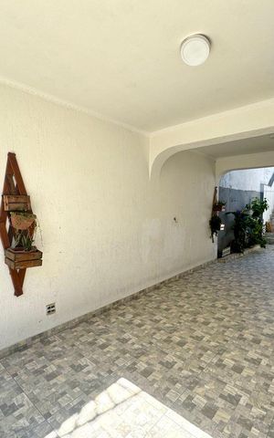 Casa à venda com 168m², 3 quartos e 5 vagas Casa à venda com 168m², 3 quartos e 5 vagasQuintal - Garagem