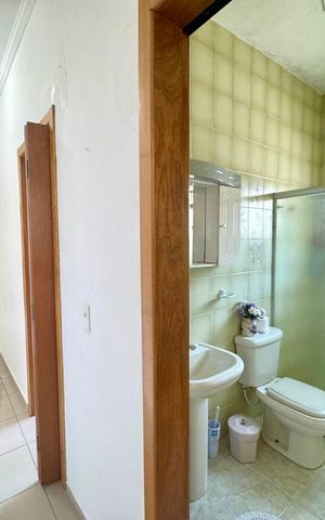 Casa à venda com 168m², 3 quartos e 5 vagas Casa à venda com 168m², 3 quartos e 5 vagasBanheiro 2