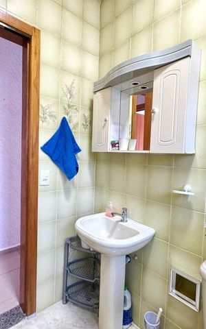 Casa à venda com 168m², 3 quartos e 5 vagas Casa à venda com 168m², 3 quartos e 5 vagasBanheiro 2