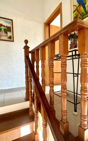 Casa à venda com 168m², 3 quartos e 5 vagas Casa à venda com 168m², 3 quartos e 5 vagasCorredor