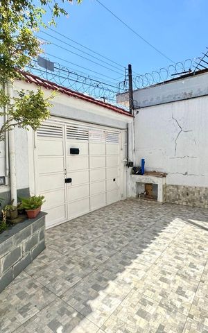 Casa à venda com 168m², 3 quartos e 5 vagas Casa à venda com 168m², 3 quartos e 5 vagasQuintal - Garagem