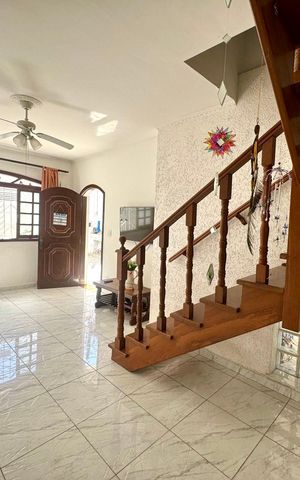 Casa à venda com 168m², 3 quartos e 5 vagas Casa à venda com 168m², 3 quartos e 5 vagasSala