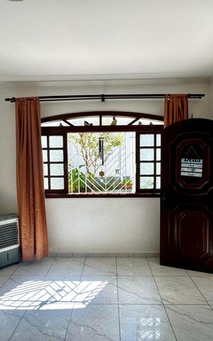 Casa à venda com 168m², 3 quartos e 5 vagas Casa à venda com 168m², 3 quartos e 5 vagasSala