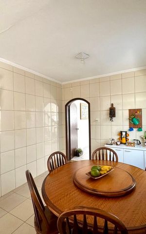 Casa à venda com 168m², 3 quartos e 5 vagas Casa à venda com 168m², 3 quartos e 5 vagasCozinha