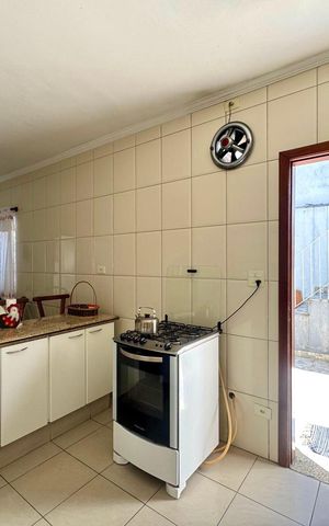 Casa à venda com 168m², 3 quartos e 5 vagas Casa à venda com 168m², 3 quartos e 5 vagasCozinha