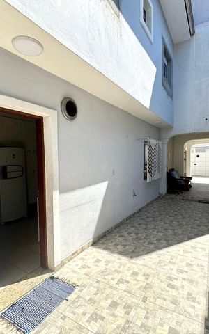Casa à venda com 168m², 3 quartos e 5 vagas Casa à venda com 168m², 3 quartos e 5 vagasQuintal - Garagem
