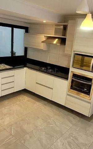 Casa à venda com 180m², 3 quartos e 3 vagas Casa à venda com 180m², 3 quartos e 3 vagasCozinha
