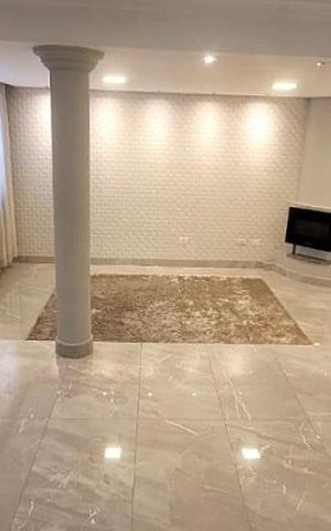 Casa à venda com 180m², 3 quartos e 3 vagas Casa à venda com 180m², 3 quartos e 3 vagasSala