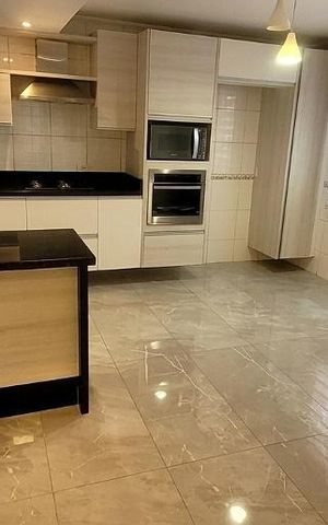Casa à venda com 180m², 3 quartos e 3 vagas Casa à venda com 180m², 3 quartos e 3 vagasCozinha