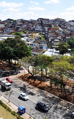 Apartamento para alugar com 33m², 2 quartos e sem vaga Apartamento para alugar com 33m², 2 quartos e sem vagaDetalhe - Vista da Varanda com a Área de Serviço da Sala e Cozinha