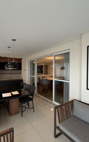 Apartamento à venda com 155m², 3 quartos e 3 vagas Apartamento à venda com 155m², 3 quartos e 3 vagasVaranda gourmet