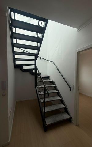 Apartamento para alugar com 76m², 1 quarto e sem vagaEscada