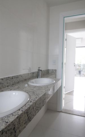 Casa à venda com 120m², 3 quartos e 1 vagaBanheiro
