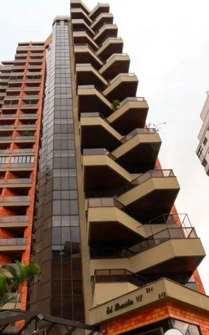 Apartamento à venda com 252m², 4 quartos e 4 vagas Apartamento à venda com 252m², 4 quartos e 4 vagasFachada