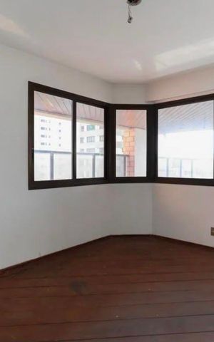 Apartamento à venda com 252m², 4 quartos e 4 vagas Apartamento à venda com 252m², 4 quartos e 4 vagasQuarto