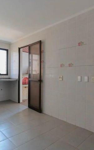 Apartamento à venda com 252m², 4 quartos e 4 vagas Apartamento à venda com 252m², 4 quartos e 4 vagasCozinha