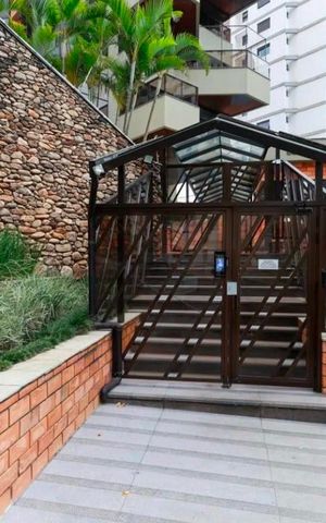 Apartamento à venda com 252m², 4 quartos e 4 vagas Apartamento à venda com 252m², 4 quartos e 4 vagasFachada