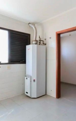 Apartamento à venda com 252m², 4 quartos e 4 vagas Apartamento à venda com 252m², 4 quartos e 4 vagasÁrea de serviço