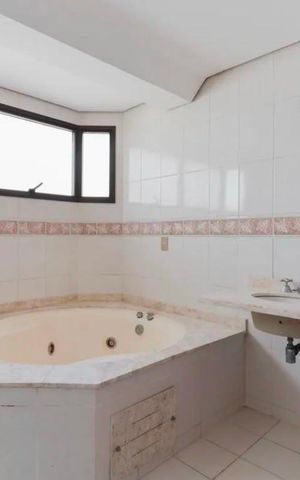 Apartamento à venda com 252m², 4 quartos e 4 vagas Apartamento à venda com 252m², 4 quartos e 4 vagasBanheiro